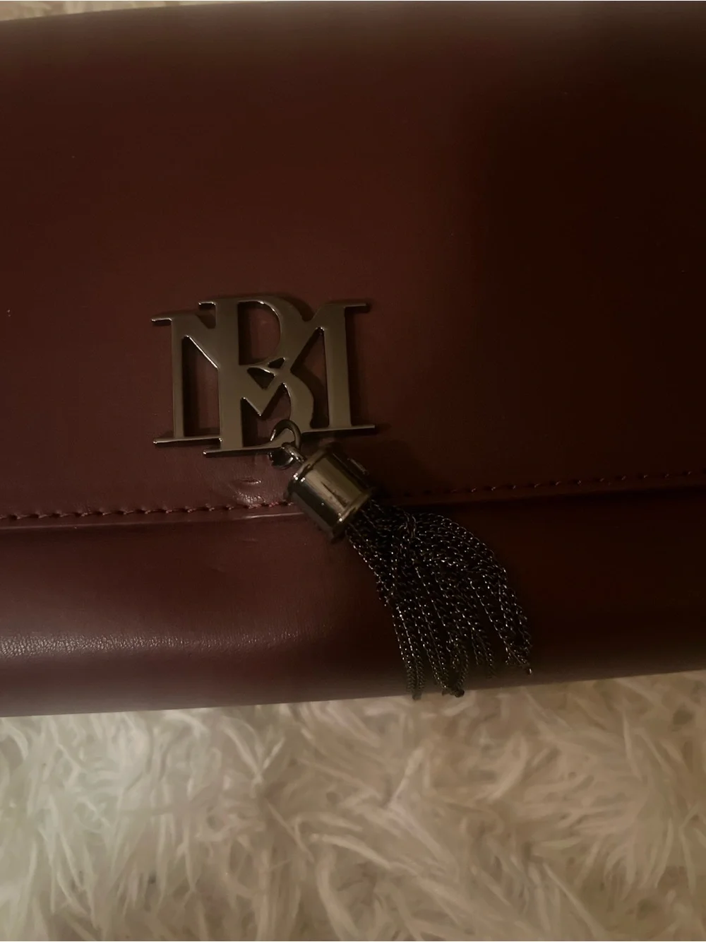 Badgley Mischka Metal Fringe Crossbody in Wine - Picture 3 of 12